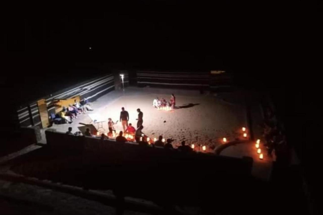 Bedouin Host Camp& With Tour Hotel Wadi Rum Buitenkant foto