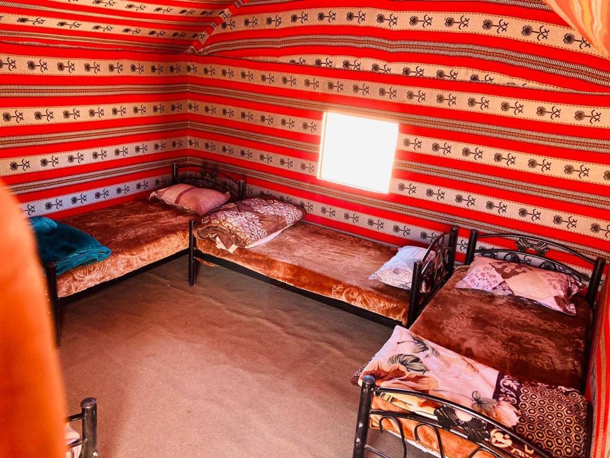 Bedouin Host Camp& With Tour Hotel Wadi Rum Buitenkant foto