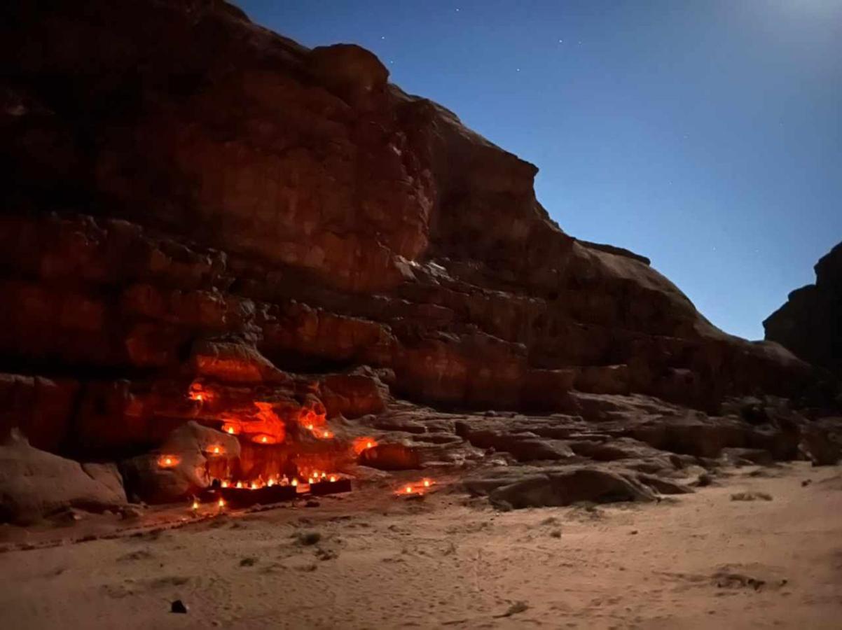 Bedouin Host Camp& With Tour Hotel Wadi Rum Buitenkant foto