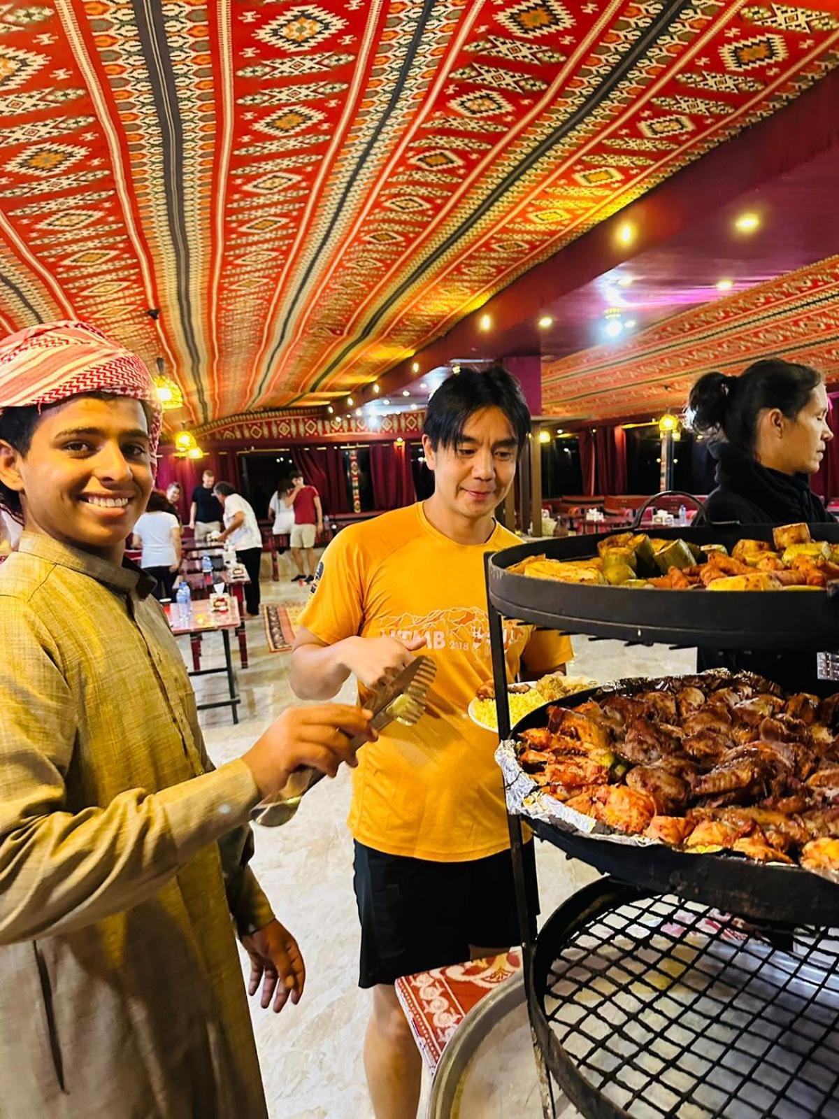 Bedouin Host Camp& With Tour Hotel Wadi Rum Buitenkant foto