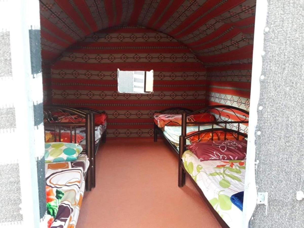 Bedouin Host Camp& With Tour Hotel Wadi Rum Buitenkant foto